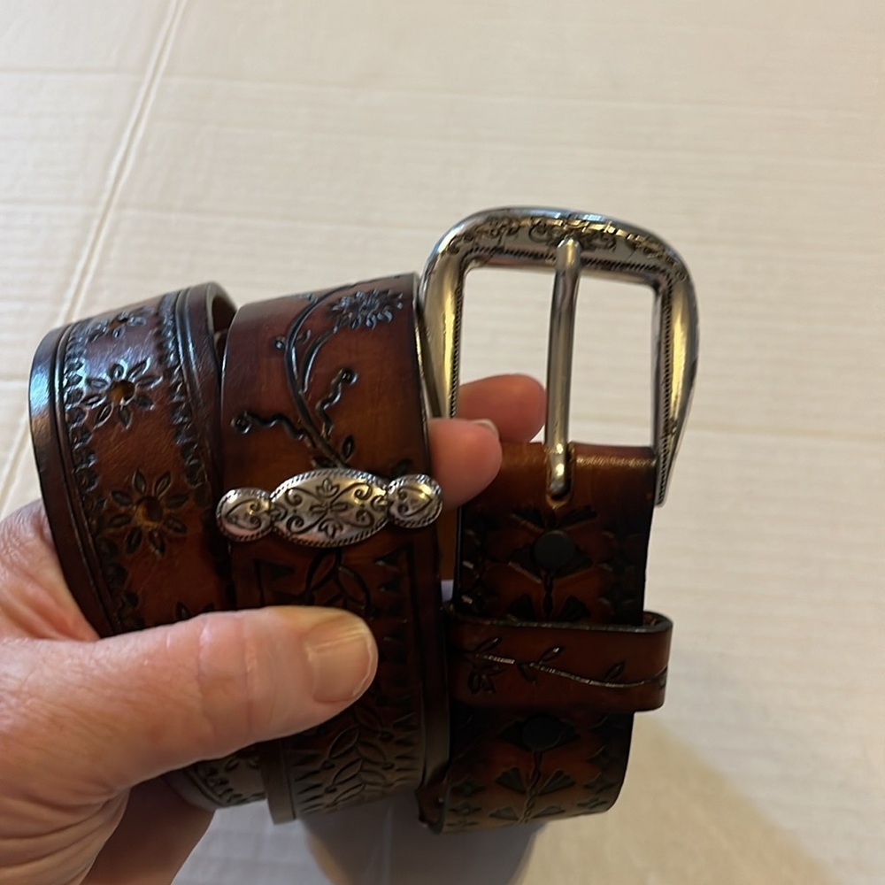 Brighton-M(30)-Brown-leather, embossed, buckle belt. - Picture 10 of 11